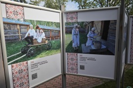 Фотовыставка работ Костаса Асимиса «Сокровища традиционного костюма: записки путешественника», Череповец, Советский проспек, 30а.
