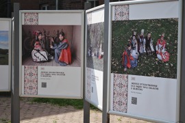 Фотовыставка работ Костаса Асимиса «Сокровища традиционного костюма: записки путешественника», Череповец, Советский проспек, 30а.