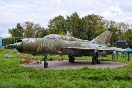 Самолёт МиГ-21 в Парке Победы, город Череповец