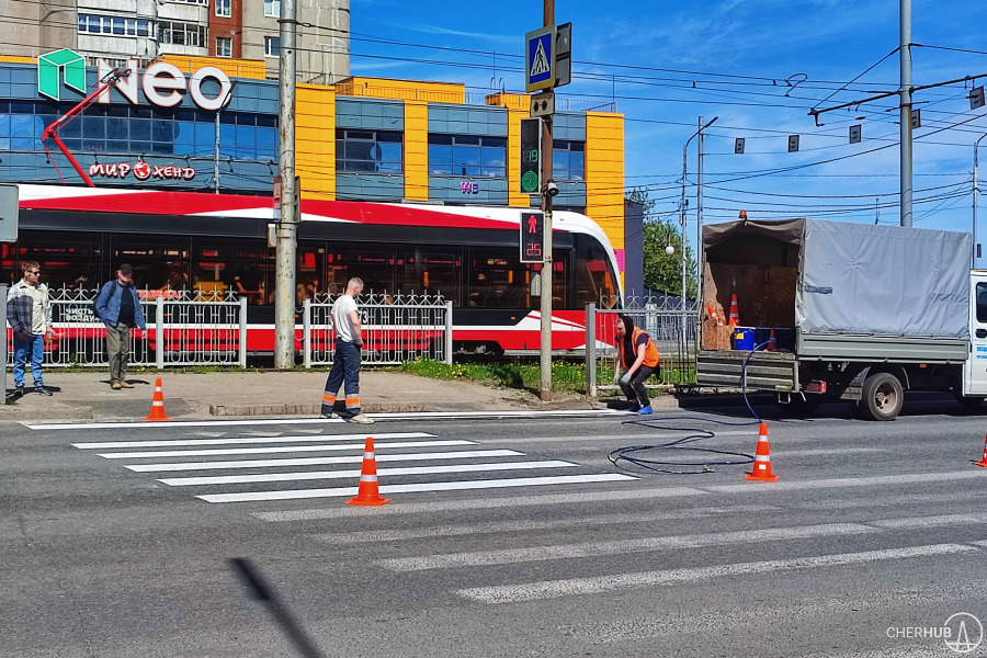 В Череповце продолжается обновление дорожной разметки