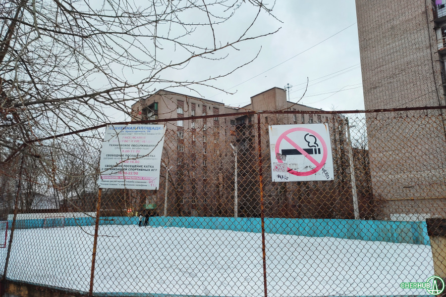 В Череповце начали готовить хоккейные площадки к зиме