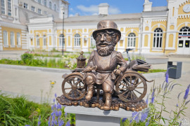 Новые бронзовые купчики украсили улицы Череповца